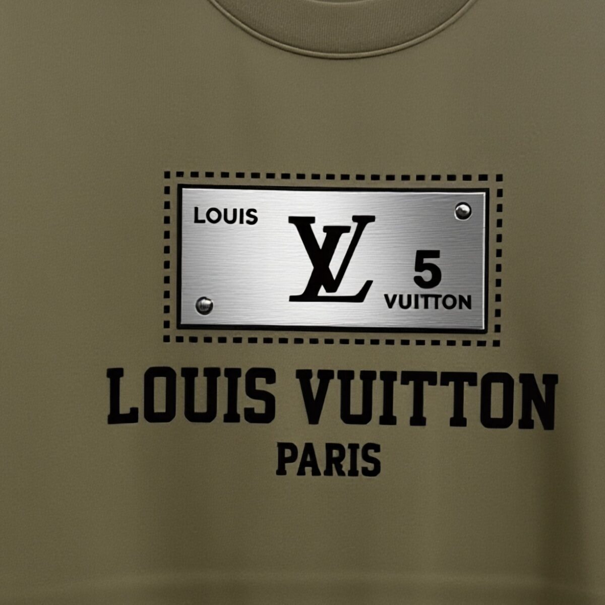 P105 《𝙉𝙚𝙬⚜️LV-路易》 2026*秋冬新款长袖T恤男女同款 350克纯棉，厚板亮片钉珠印花，男女同款 尺码：S M L XL XXL 颜色：白色 杏色 灰色 啡色