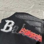 P80 Balenciaga*巴黎*2026 春夏新款短袖t恤 经典 立体刺绣+烫画工艺 定制双纱平纹纯棉面料 男女同款 颜色：黑色 白色 尺码： S （90-130斤） M （120-150斤） L （140-165斤） XL （160-180斤） XXL （180-210斤）