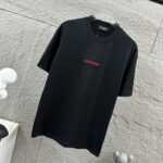 P80 Balenciaga*巴黎*2026 春夏新款短袖t恤 经典 立体刺绣+烫画工艺 定制双纱平纹纯棉面料 男女同款 颜色：黑色 白色 尺码： S （90-130斤） M （120-150斤） L （140-165斤） XL （160-180斤） XXL （180-210斤）
