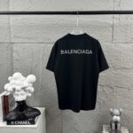 P80 Balenciaga*巴黎*2026 春夏新款短袖t恤 经典 立体烫钻工艺 定制双纱平纹纯棉面料 男女同款 颜色：黑色 白色 安哥拉红色 尺码： S （90-130斤） M （120-150斤） L （140-165斤） XL （160-180斤） XXL （180-210斤）