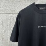 P80 Balenciaga*巴黎*2026 春夏新款短袖t恤 经典 立体烫钻工艺 定制双纱平纹纯棉面料 男女同款 颜色：黑色 白色 安哥拉红色 尺码： S （90-130斤） M （120-150斤） L （140-165斤） XL （160-180斤） XXL （180-210斤）