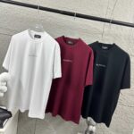 P80 Balenciaga*巴黎*2026 春夏新款短袖t恤 经典 立体烫钻工艺 定制双纱平纹纯棉面料 男女同款 颜色：黑色 白色 安哥拉红色 尺码： S （90-130斤） M （120-150斤） L （140-165斤） XL （160-180斤） XXL （180-210斤）