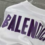 P80 Balenciaga*巴黎*2026 春夏新款短袖t恤 经典 立体厚板硅胶工艺 定制双纱平纹纯棉面料 男女同款 颜色：黑色 白色 安哥拉红色 尺码： S （90-130斤） M （120-150斤） L （140-165斤） XL （160-180斤） XXL （180-210斤）