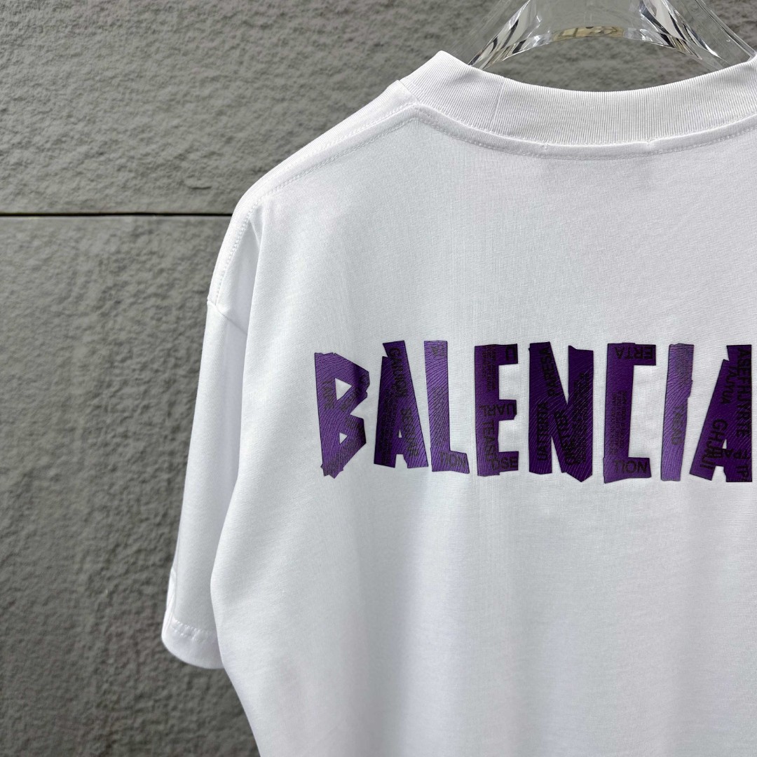 P80 Balenciaga*巴黎*2026 春夏新款短袖t恤 经典 立体厚板硅胶工艺 定制双纱平纹纯棉面料 男女同款 颜色：黑色 白色 安哥拉红色 尺码： S （90-130斤） M （120-150斤） L （140-165斤） XL （160-180斤） XXL （180-210斤）