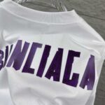 P80 Balenciaga*巴黎*2026 春夏新款短袖t恤 经典 立体厚板硅胶工艺 定制双纱平纹纯棉面料 男女同款 颜色：黑色 白色 安哥拉红色 尺码： S （90-130斤） M （120-150斤） L （140-165斤） XL （160-180斤） XXL （180-210斤）
