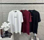 P80 Balenciaga*巴黎*2026 春夏新款短袖t恤 经典 立体厚板硅胶工艺 定制双纱平纹纯棉面料 男女同款 颜色：黑色 白色 安哥拉红色 尺码： S （90-130斤） M （120-150斤） L （140-165斤） XL （160-180斤） XXL （180-210斤）
