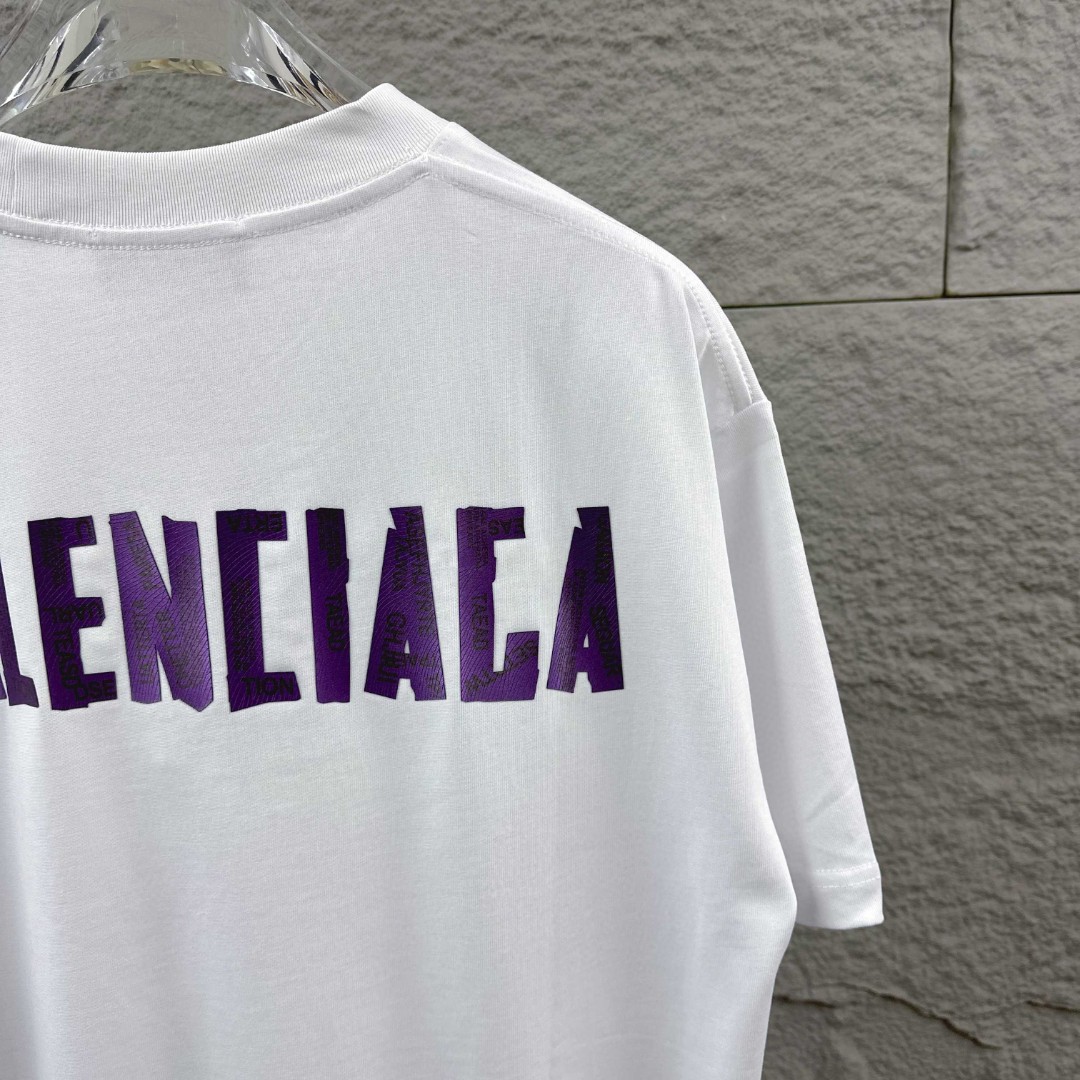 P80 Balenciaga*巴黎*2026 春夏新款短袖t恤 经典 立体厚板硅胶工艺 定制双纱平纹纯棉面料 男女同款 颜色：黑色 白色 安哥拉红色 尺码： S （90-130斤） M （120-150斤） L （140-165斤） XL （160-180斤） XXL （180-210斤）