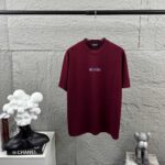 weigou_176042_1_b526d764a6 P80 Balenciaga*巴黎*2026 春夏新款短袖t恤 经典 立体厚板硅胶工艺 定制双纱平纹纯棉面料 男女同款 颜色:黑色 白色 安哥拉红色 尺码: S (90-130斤) M (120-150斤) L (140-165斤) XL (160-180斤) XXL (180-210斤)