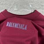 weigou_176042_3_f1fc90d3a3 P80 Balenciaga*巴黎*2026 春夏新款短袖t恤 经典 立体厚板硅胶工艺 定制双纱平纹纯棉面料 男女同款 颜色:黑色 白色 安哥拉红色 尺码: S (90-130斤) M (120-150斤) L (140-165斤) XL (160-180斤) XXL (180-210斤)