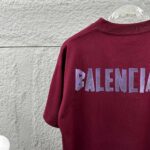 weigou_176042_4_f44fde8037 P80 Balenciaga*巴黎*2026 春夏新款短袖t恤 经典 立体厚板硅胶工艺 定制双纱平纹纯棉面料 男女同款 颜色:黑色 白色 安哥拉红色 尺码: S (90-130斤) M (120-150斤) L (140-165斤) XL (160-180斤) XXL (180-210斤)