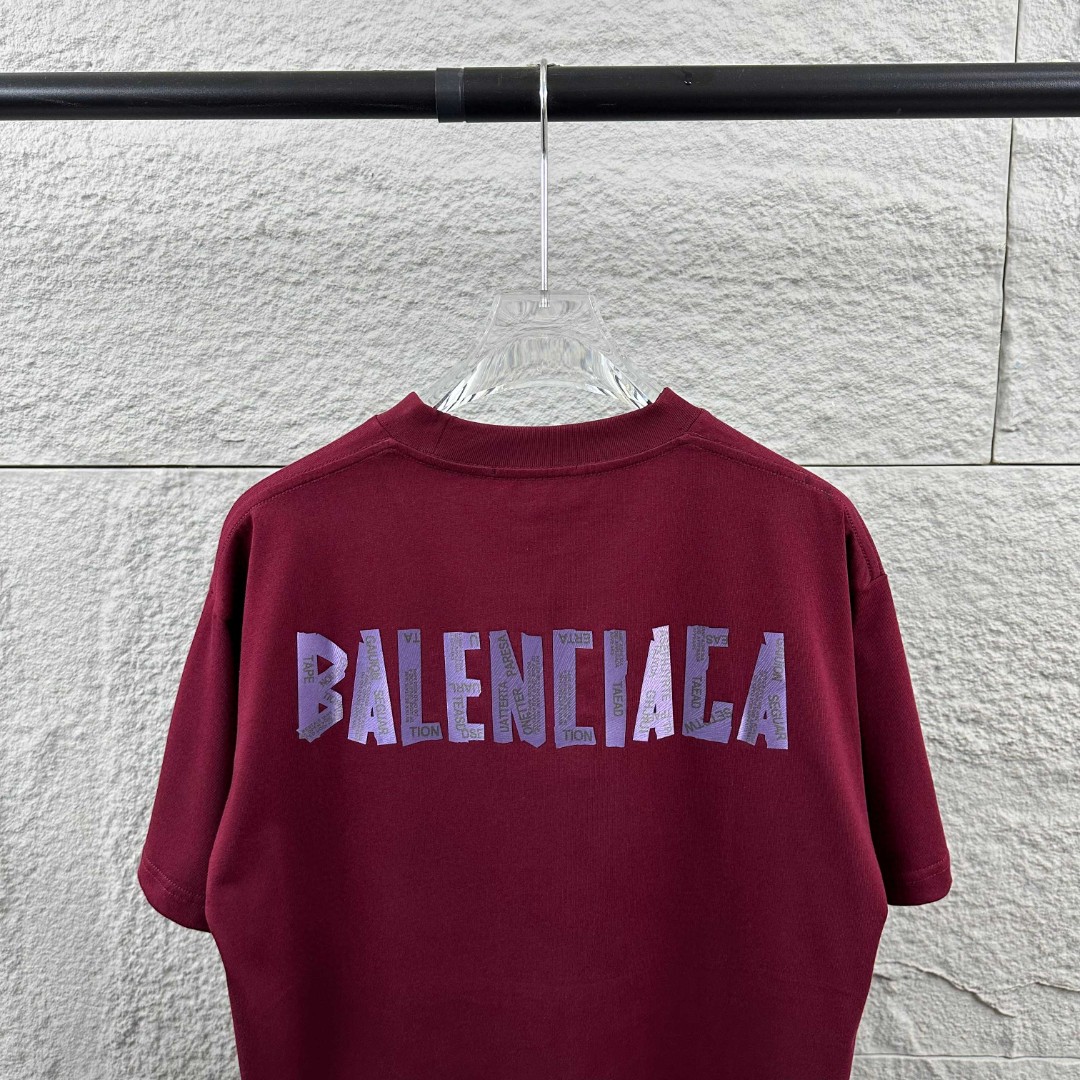 weigou_176042_8_04353a07e7 P80 Balenciaga*巴黎*2026 春夏新款短袖t恤 经典 立体厚板硅胶工艺 定制双纱平纹纯棉面料 男女同款 颜色:黑色 白色 安哥拉红色 尺码: S (90-130斤) M (120-150斤) L (140-165斤) XL (160-180斤) XXL (180-210斤)