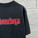 P80 Balenciaga*巴黎*2026 春夏新款短袖t恤 经典 立体厚板硅胶工艺+烫钻工艺 定制双纱平纹纯棉面料 男女同款 颜色：黑色 白色 尺码： S （90-130斤） M （120-150斤） L （140-165斤） XL （160-180斤） XXL （180-210斤）