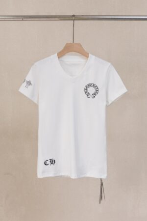 weigou_176186_0_aceea56b34 P80 市场随意对比 顶级版本 女款 Chrome Hearts CH 克罗心重工洗水立体印花黑色立体印花短袖 正确配置 市场最高版本 2026克罗心正品包装 原版开模 定制五金 辅料 实物超有质感 0售后级别的高品质 版型质感拉满 不挑年龄 不挑身材 领口同缸原配螺纹 完美0色差 码数: S M L