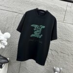 P80 1v 路易*2026春夏新款 经典大lv字母立体厚板硅胶+工艺设计 定制双纱平纹纯棉面料 短袖T恤 男女同款 颜色：黑色 白色 花灰色 尺码： S （90-130斤） M （120-150斤） L （140-165斤） XL （160-180斤） XXL （180-210斤）