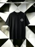 P80 Louis Vuitton*LV2026最新款短袖T恤 材质:采用300g高支高密双纱精梳棉 工艺：宽松版型前后幅重工刺绣🪡 内里贴布刺绣🪡 尺寸:S M L XL XXL 颜色:黑色