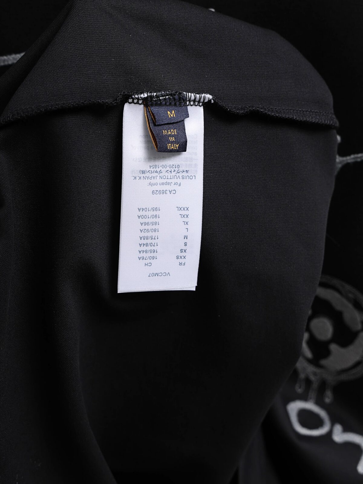 P80 Louis Vuitton*LV2026最新款短袖T恤 材质:采用300g高支高密双纱精梳棉 工艺：宽松版型前后幅重工刺绣🪡 内里贴布刺绣🪡 尺寸:S M L XL XXL 颜色:黑色