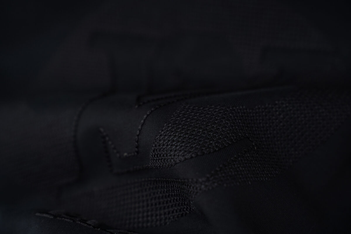 P80 Louis Vuitton*LV2026最新款短袖T恤 材质:采用320g高支高密双纱精梳棉 工艺：宽松版型前后幅重工刺绣🪡 内里贴布刺绣🪡 尺寸:S M L XL XXL 颜色:黑色 款号:M-0012