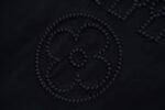 P80 Louis Vuitton*LV2026最新款短袖T恤 材质:采用320g高支高密双纱精梳棉 工艺：宽松版型前后幅重工玻珠刺绣🪡 内里贴布刺绣🪡 尺寸:S M L XL XXL 颜色:黑色 款号:M-0005