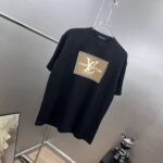 weigou_176663_1_cd2b71d821 P80 1v~ 路易贴布厚板滴胶 《区别通货面料》双纱纯棉上衣 7A抗菌短袖tee 负离子上身十分舒适,男女同款半袖,落肩宽松版型 颜色: 黑色 白色 咖啡色 尺码:S(90-130斤) M(125-150斤) L(135-165斤) XL(160-190斤) XXL(185-220斤)