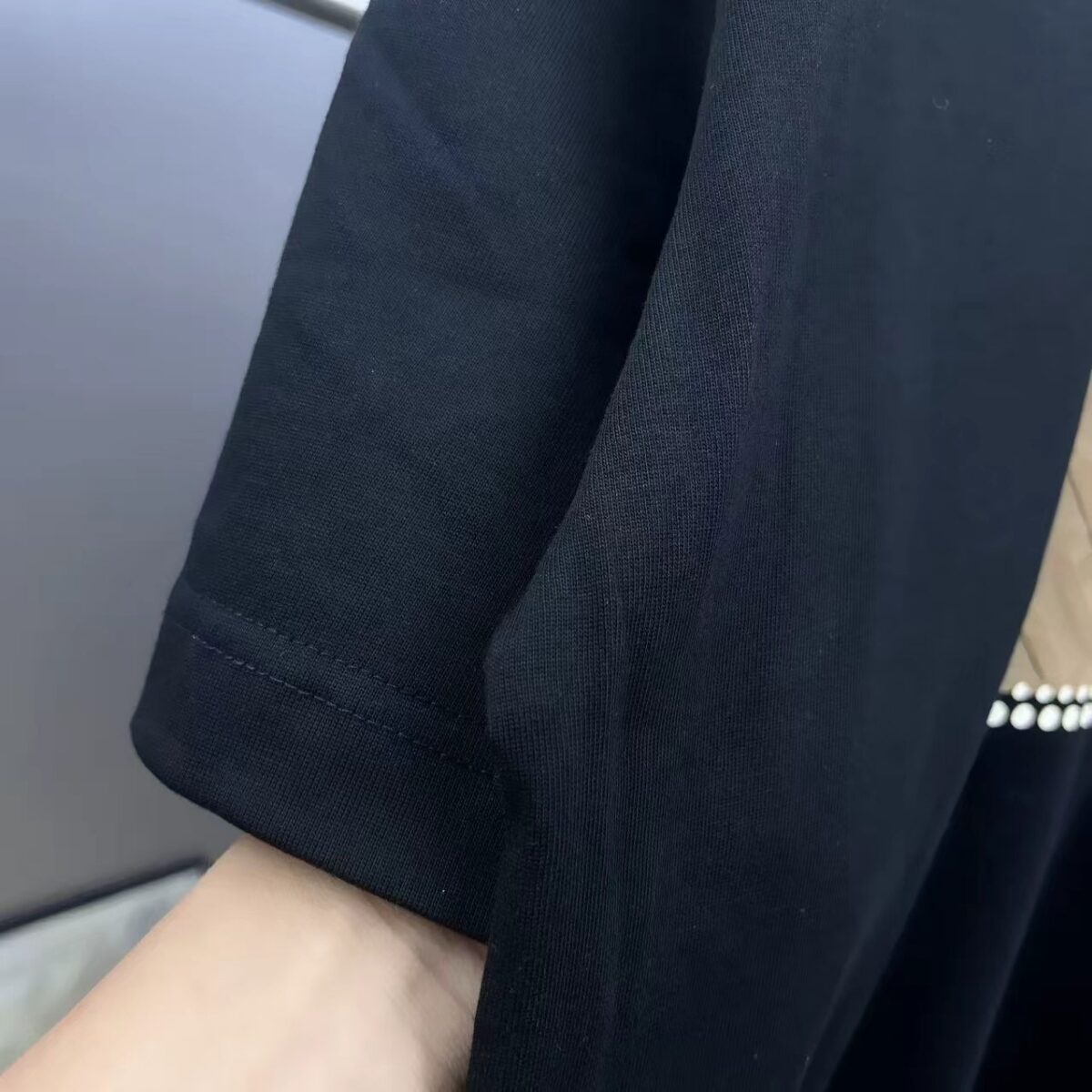 weigou_176663_6_ad8c2205f6 P80 1v~ 路易贴布厚板滴胶 《区别通货面料》双纱纯棉上衣 7A抗菌短袖tee 负离子上身十分舒适,男女同款半袖,落肩宽松版型 颜色: 黑色 白色 咖啡色 尺码:S(90-130斤) M(125-150斤) L(135-165斤) XL(160-190斤) XXL(185-220斤)