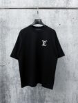 weigou_176749_0_00431d00f8 P80 【LOUIS VUITTON】意大利进口珍珠烫钻短袖男女同款! 面料280克双纱 不变形 不脱落 ! 工艺:原版一致走线! 最高版本!无数次的打版 正确版本 男女同款 超级显眼 超级好看 超级大气! 颜色:黑色 白色 尺码:XS-L