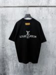 weigou_176749_1_c56a00883a P80 【LOUIS VUITTON】意大利进口珍珠烫钻短袖男女同款! 面料280克双纱 不变形 不脱落 ! 工艺:原版一致走线! 最高版本!无数次的打版 正确版本 男女同款 超级显眼 超级好看 超级大气! 颜色:黑色 白色 尺码:XS-L