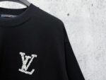 weigou_176749_2_8432e687f1 P80 【LOUIS VUITTON】意大利进口珍珠烫钻短袖男女同款! 面料280克双纱 不变形 不脱落 ! 工艺:原版一致走线! 最高版本!无数次的打版 正确版本 男女同款 超级显眼 超级好看 超级大气! 颜色:黑色 白色 尺码:XS-L