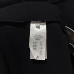 P80 款号TM1132 LV 路易威登字母标识 logo 皮标刺绣圆领短袖 面料：280 克32支双纱纯棉面料 工艺：重工精梳棉 螺纹同缸同色 整体不会有色差 当下热度爆款 男女情侣款 定制原版一致辅料 三标齐全 os宽松版型 最大可穿到200斤左右 颜色：黑色 白色 尺码：S M L XL