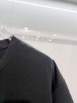 weigou_176863_6_6e5d59c7ee P80 Louis Vuitton/路易威登 高品质320克圆领短袖T恤 品牌经典 1V 驴家 立体SKI滑雪山图案发泡植绒印花字母LOGO 男女同款 2026ss早春官方同步 高版本 高品质 时尚个性 百搭潮流 纯原品质 原版面料 吊牌 领标 水洗麦 三标齐全 颜色: 黑色.白色. 尺码:S M L XL