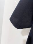 weigou_176863_7_99bfc217fe P80 Louis Vuitton/路易威登 高品质320克圆领短袖T恤 品牌经典 1V 驴家 立体SKI滑雪山图案发泡植绒印花字母LOGO 男女同款 2026ss早春官方同步 高版本 高品质 时尚个性 百搭潮流 纯原品质 原版面料 吊牌 领标 水洗麦 三标齐全 颜色: 黑色.白色. 尺码:S M L XL