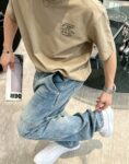 P80 1v～ Lv路易logo字母刺绣 《区别通货面料》7a抗菌短袖tee 上身十分舒适，男女同款半袖，落肩宽松版型 颜色: 黑色 白色 咖啡色 尺码：S（90-130斤） M（125-150斤） L（135-165斤） XL（160-190斤） XXL（185-220斤）