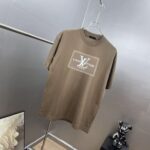 weigou_177633_1_6f3b97456b P80 1v~ 路易贴布厚板滴胶 《区别通货面料》双纱纯棉上衣 7A抗菌短袖tee 负离子上身十分舒适,男女同款半袖,落肩宽松版型 颜色: 黑色 白色 咖啡色 尺码:S(90-130斤) M(125-150斤) L(135-165斤) XL(160-190斤) XXL(185-220斤)