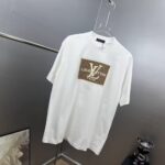 P80 1v～ 路易贴布厚板滴胶 《区别通货面料》双纱纯棉上衣 7A抗菌短袖tee 负离子上身十分舒适，男女同款半袖，落肩宽松版型 颜色: 黑色 白色 咖啡色 尺码：S（90-130斤） M（125-150斤） L（135-165斤） XL（160-190斤） XXL（185-220斤）