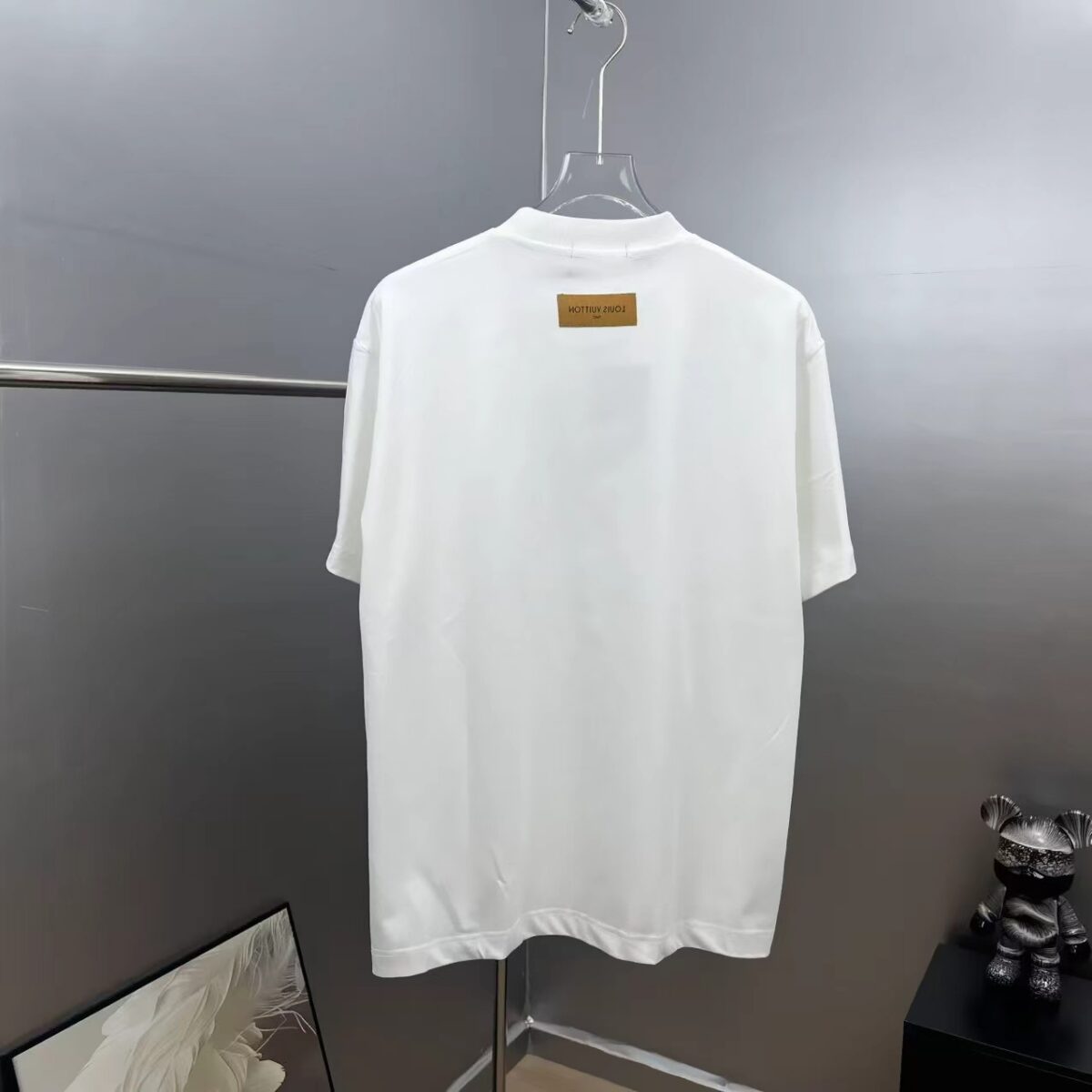 P80 1v～ 路易贴布厚板滴胶 《区别通货面料》双纱纯棉上衣 7A抗菌短袖tee 负离子上身十分舒适，男女同款半袖，落肩宽松版型 颜色: 黑色 白色 咖啡色 尺码：S（90-130斤） M（125-150斤） L（135-165斤） XL（160-190斤） XXL（185-220斤）