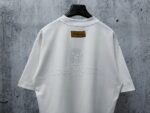 P80 【LOUIS VUITTON】意大利进口珍珠烫钻短袖男女同款！ 面料280克双纱 不变形 不脱落 ！ 工艺：原版一致走线！ 最高版本！无数次的打版 正确版本 男女同款 超级显眼 超级好看 超级大气！ 颜色：黑色 白色 尺码：XS-L