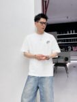 weigou_177819_8_fd76f3ab21 P75 1v~ Lv路易logo字母刺绣,官方同款 《区别通货面料》7a抗菌短袖tee 上身十分舒适,男女同款半袖,落肩宽松版型 颜色: 黑色 白色 咖啡色 尺码:S(90-130斤) M(125-150斤) L(135-165斤) XL(160-190斤) XXL(185-220斤)