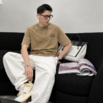 P75 1v～ Lv路易logo字母刺绣，官方同款 《区别通货面料》7a抗菌短袖tee 上身十分舒适，男女同款半袖，落肩宽松版型 颜色: 黑色 白色 咖啡色 尺码：S（90-130斤） M（125-150斤） L（135-165斤） XL（160-190斤） XXL（185-220斤）