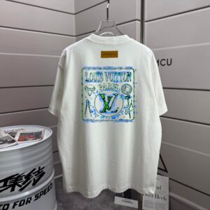 P70 1v 路易*2026春夏新款 个性字母印花工艺设计 高端版本！透气舒适度高，定制双纱平纹纯棉面料 宽松版短袖圆领T恤 男女同款 颜色: 黑色 白色 杏色 灰色 尺码： S （90-130斤） M （120-150斤） L （140-165斤） XL （160-180斤） XXL （180-210斤）