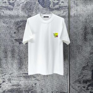 P75 LV* 2026新款 精致绣花小logo 300g短袖t恤 宽松版型男女同款 尺码 S M L XL XXL 黑色 白色 紫色 湖水绿