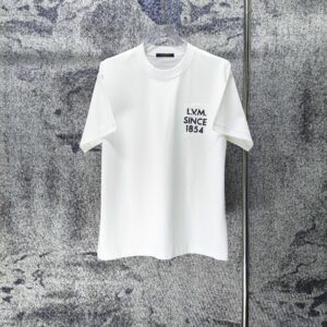 P75 LV* 2026新款 精致绣花小logo 300g短袖t恤 宽松版型男女同款 尺码 S M L XL XXL 黑色 白色 紫色 湖水绿