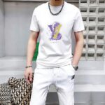 P70 品牌： LV (胖子福音)原单男士休闲短袖T恤，2026春夏新品，定制胸前顶级logo 工艺、搭配整件细节 品质及剪裁设计都堪称一流，定制进口丝光棉面料！型格十足，配色轻熟百搭。M-5XL(穿到220斤)
