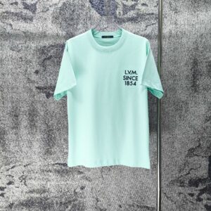 P75 LV* 2026新款 精致绣花小logo 300g短袖t恤 宽松版型男女同款 尺码 S M L XL XXL 黑色 白色 紫色 湖水绿