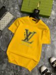 weigou_178051_0_dbfb4a02de P70 品牌: LV (胖子福音)原单男士休闲短袖T恤,2026春夏新品,定制胸前顶级logo 工艺、搭配整件细节 品质及剪裁设计都堪称一流,定制进口丝光棉面料!型格十足,配色轻熟百搭。M-5XL(穿到220斤)