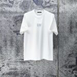 P75 LV* 2026新款 精致绣花小logo 300g短袖t恤 宽松版型男女同款 尺码 S M L XL XXL 黑色 白色 浅蓝