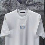 P75 LV* 2026新款 精致绣花小logo 300g短袖t恤 宽松版型男女同款 尺码 S M L XL XXL 黑色 白色 浅蓝