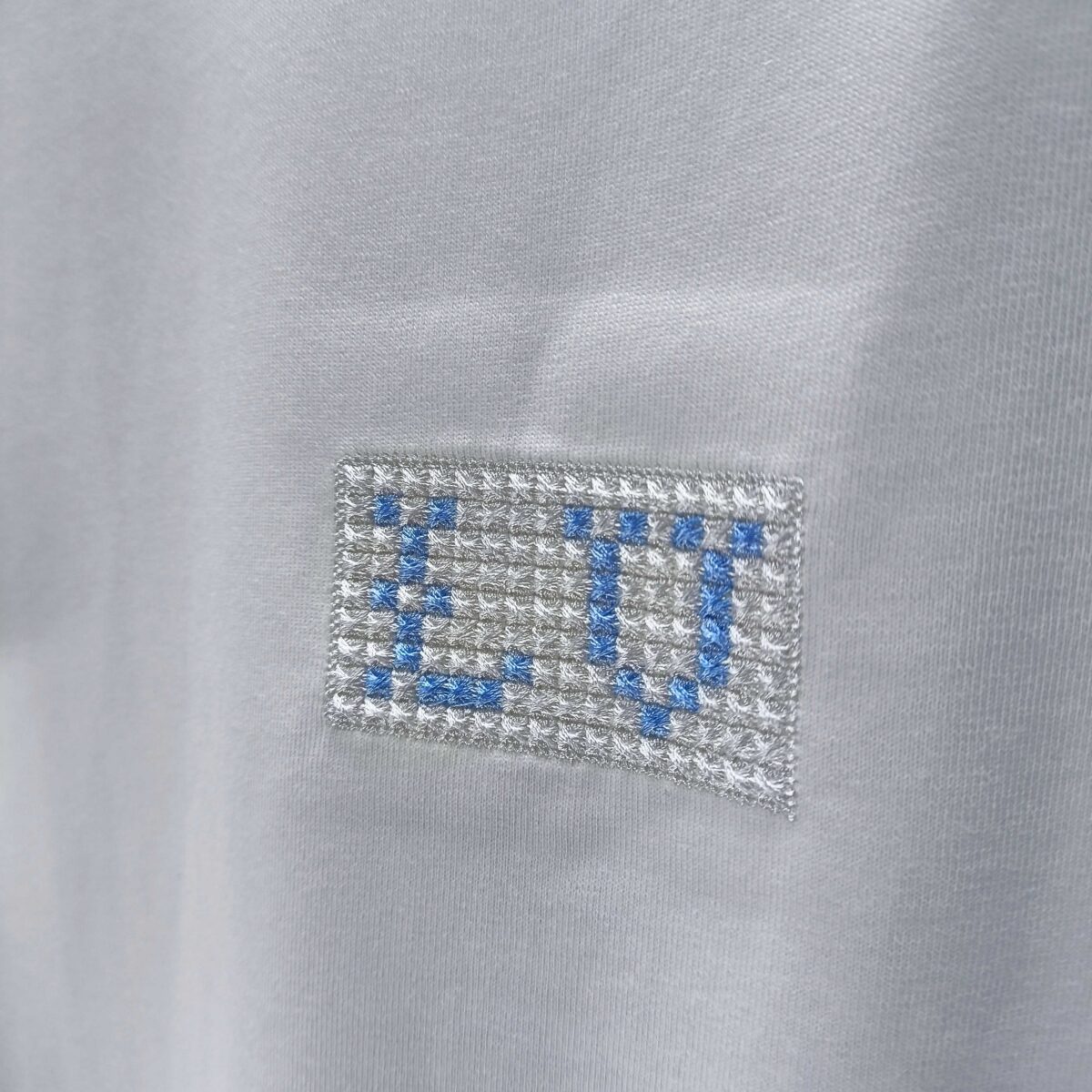 P75 LV* 2026新款 精致绣花小logo 300g短袖t恤 宽松版型男女同款 尺码 S M L XL XXL 黑色 白色 浅蓝