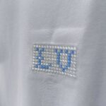 P75 LV* 2026新款 精致绣花小logo 300g短袖t恤 宽松版型男女同款 尺码 S M L XL XXL 黑色 白色 浅蓝