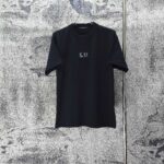 P75 LV* 2026新款 精致绣花小logo 300g短袖t恤 宽松版型男女同款 尺码 S M L XL XXL 黑色 白色 浅蓝