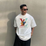 P70 LV/路易威登 印花Logo百搭潮流短袖T恤男女同款 吊牌 领标 水洗唛 三标齐全 定织定染280克精梳棉面料 尺码：S-XXL 颜色：黑色，白色，藏青色