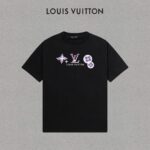 P70 LV/路易威登 印花Logo百搭潮流短袖T恤男女同款 吊牌 领标 水洗唛 三标齐全 定织定染280克精梳棉面料 尺码：S-XXL 颜色：黑色，白色，藏青色